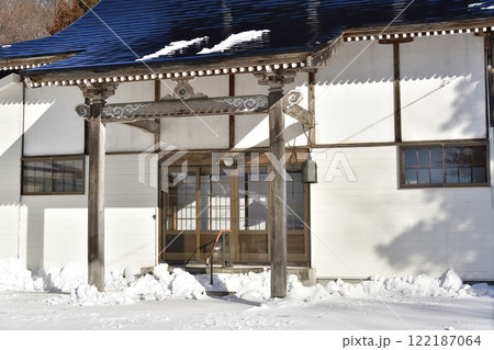 冬の北海道厚沢部町で正定寺境内の風景を撮影 122187064