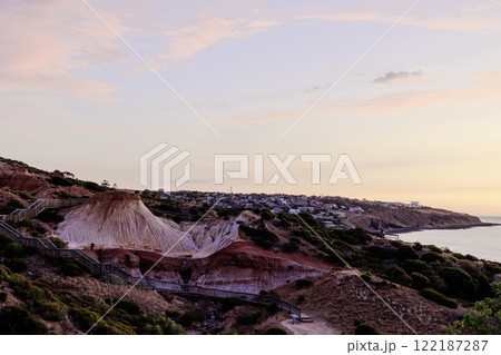 Hallett Cove Boardwalkから見る海に沈む夕日 122187287