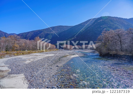 明神橋から見た梓川上流の晩秋の情景 122187319