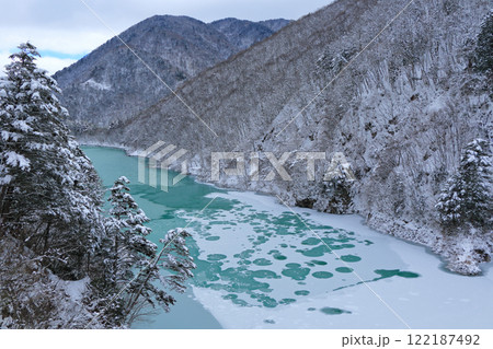 冬の大町ダム 122187492