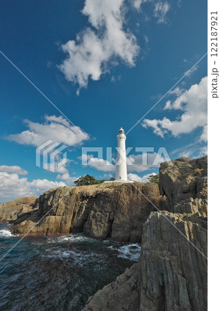 海に突き出た灯台:日御碕灯台(大社) 海に突き出た灯台:日御碕灯台(大社) 122187921