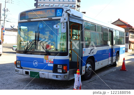 災害で運休中の美祢線 代行バス 快速長門市行き（厚狭駅） 122188056