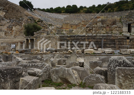 トルコ イズミル付近 エフェソス遺跡の遺跡群 122188333