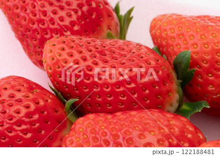 新鮮なスカイベリー（苺）のクローズアップ 122188481