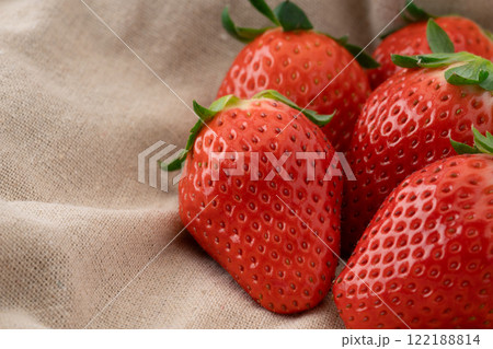 美味しそうなスカイベリー(苺)のクローズアップ 美味しそうなスカイベリー(苺)のクローズアップ 122188814