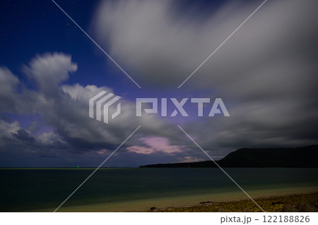 夜明け前の空と海　西表島の風景 122188826