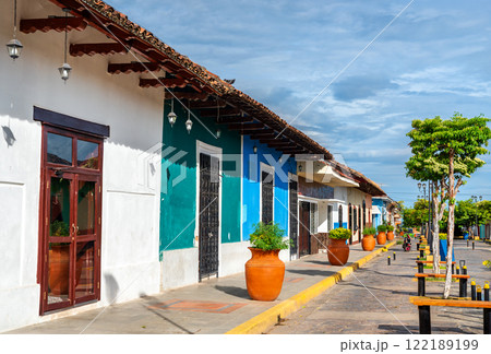 Traditional colorful Spanish colonial houses in Granada. Nicaragua, Central America 122189199