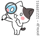 上方に虫眼鏡を覗いている猫のキャラクター2 122189931