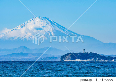 江ノ島と富士山 122189999
