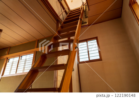 屋根裏収納の梯子 122190148