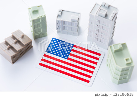 アメリカ国旗と企業のオフィスビル アメリカ国旗と企業のオフィスビル 122190619