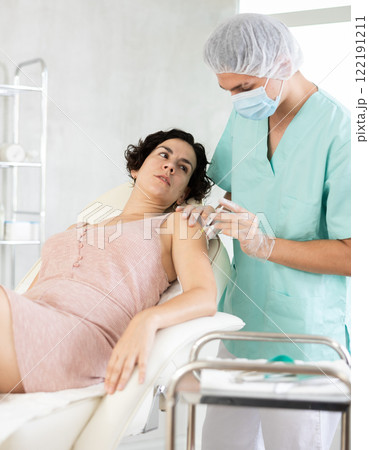 arm injection female patient arm injection female patient 122191211