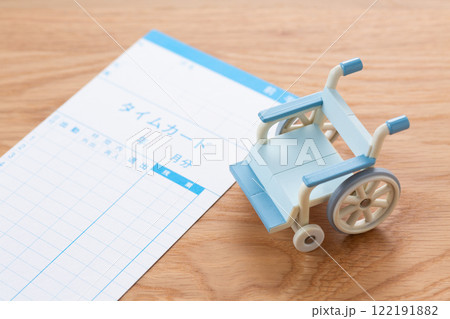 車椅子とタイムカード 122191882