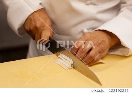 ネギを千切り ネギを千切り 122192235