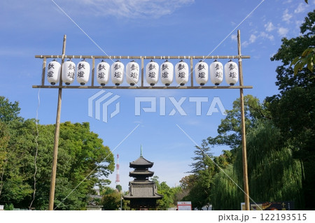 八事興正寺 総門から見た五重塔 八事興正寺 総門から見た五重塔 122193515