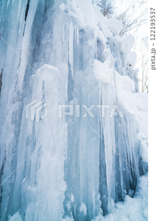 「青森県」奥入瀬渓流氷瀑の自然美　冬 122193537