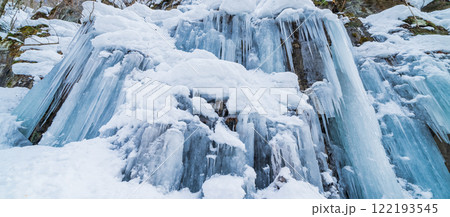 「青森県」奥入瀬渓流氷瀑の自然美　冬 122193545