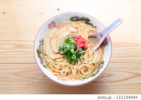 葱たっぷりのシンプルなラーメン 122194894