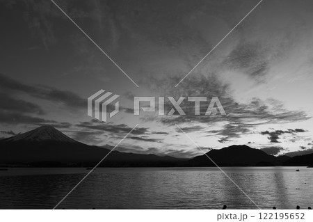 山中湖畔の午後 122195652