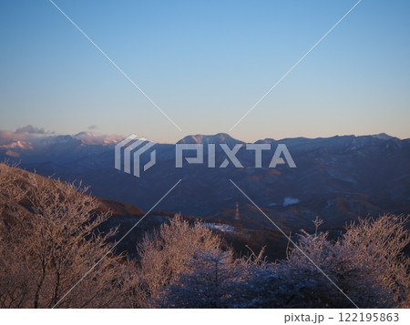 朝日を受ける霧氷と皇海山(202412300707) 朝日を受ける霧氷と皇海山(202412300707) 122195863