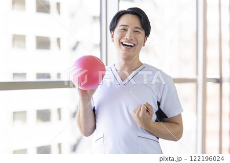 理学療法士のポートレート 122196024