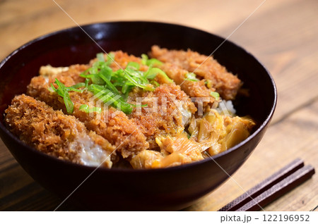 カツ丼 122196952