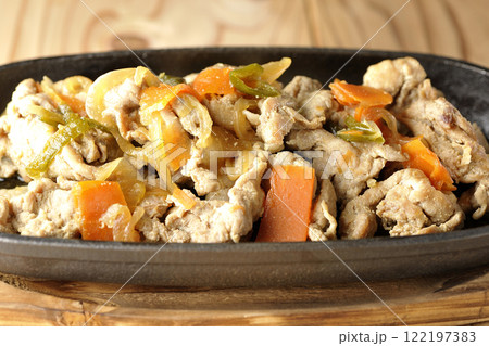 鉄板スタミナ豚焼肉 122197383