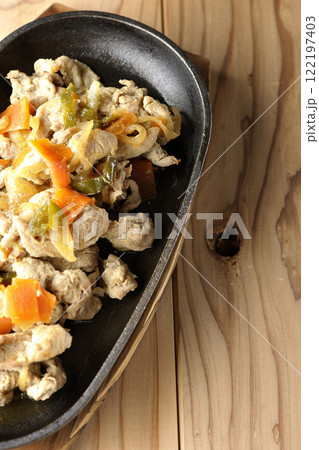 鉄板スタミナ豚焼肉 122197403