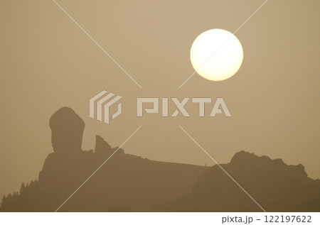 Roque Nublo at dawn. 122197622