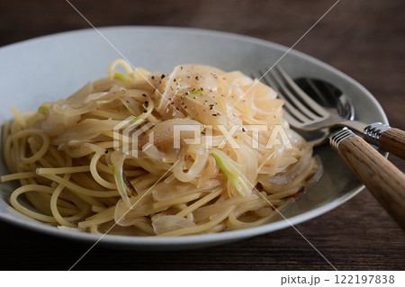 玉ねぎのスパゲティー 122197838