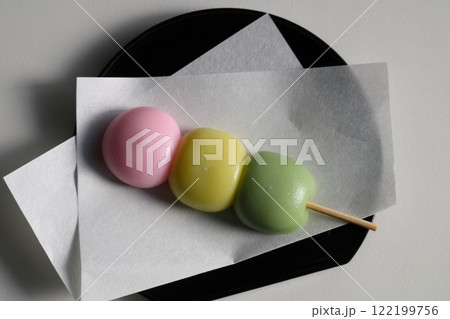 カラフルな三色団子　和菓子 122199756