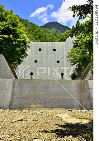御坂山地の雪頭ヶ岳 東入川砂防堰堤 御坂山地の雪頭ヶ岳 東入川砂防堰堤 122199994