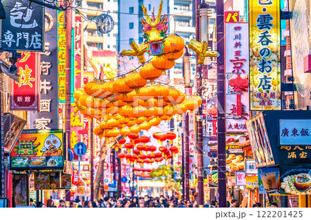 日本の横浜都市景観7年1月…2025春節燈花。中華街大通りや龍のランタンなどを望む…新時代へ＝22日 122201425