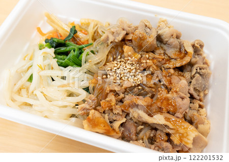 美味しい韓国料理の豚プルコギ弁当 122201532