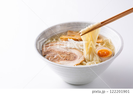塩ラーメンを食べる 塩ラーメンを食べる 122201901
