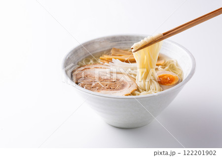 塩ラーメンを食べる 122201902