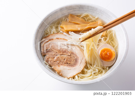 塩ラーメンを食べる 122201903