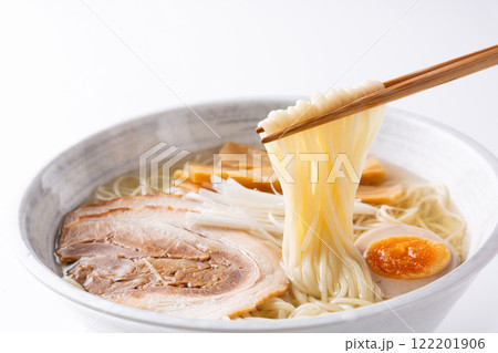 塩ラーメンを食べる 塩ラーメンを食べる 122201906