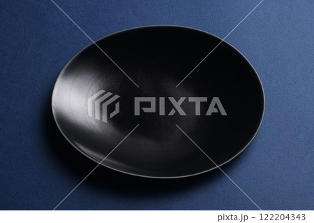 黒い皿の背景素材 122204343