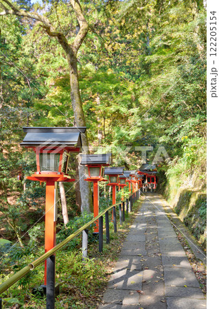 鞍馬寺の参道と弥勒堂 122205154