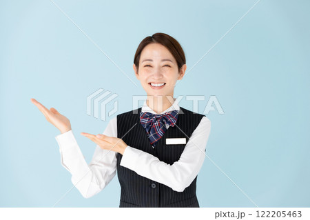 女性　制服　手かざし 122205463