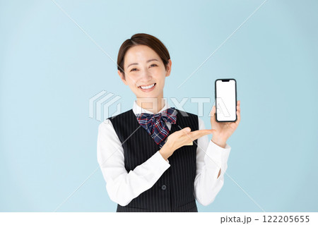 女性　制服　スマホ 122205655