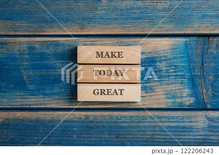 Make today great sign written on three stacked wooden pegs 122206243