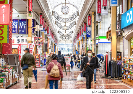 東京の都市風景　新小岩駅　新小岩ルミエール商店街 122206550
