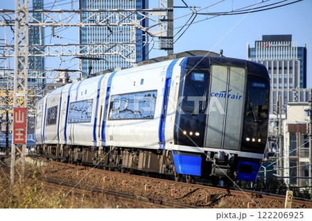 名古屋のビル群をバックに走るミュースカイ 122206925