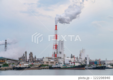 四日市コンビナート、霞ヶ浦緑地公園からの眺め〈三重県四日市市〉 122206940