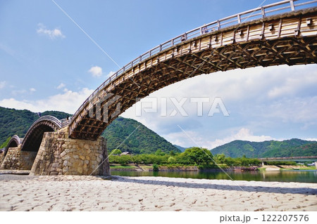 世界的に有名な木造アーチ橋「錦帯橋」 122207576