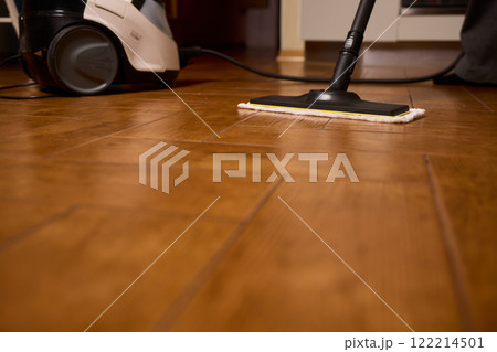 Experience Efficient Steam Cleaning Solutions for Your Wooden Floors to Maintain Their Beauty 122214501