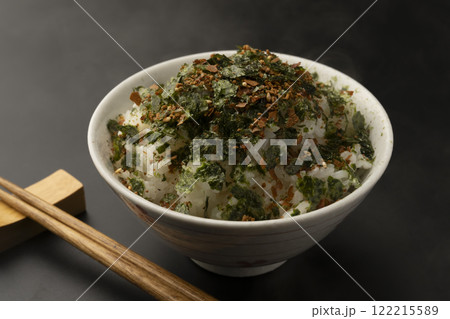 ふりかけをかけたご飯 ブツ撮り 122215589