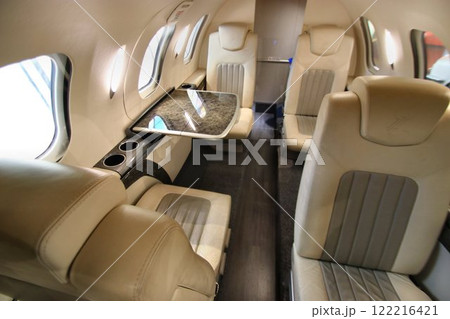 小型ビジネスジェット機の機内・客室 小型ビジネスジェット機の機内・客室 122216421